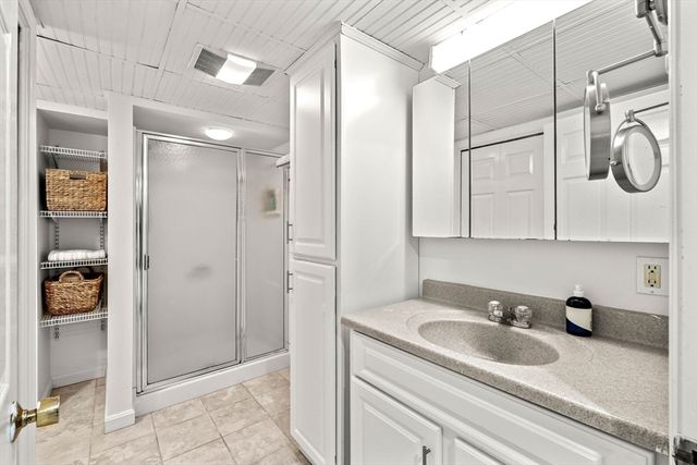 50 Holt Rd, Andover, MA 01810