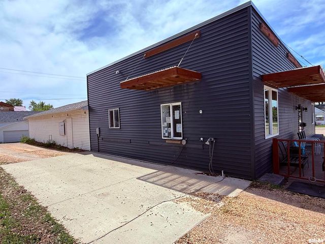 719 11TH Street, De Witt, IA 52742