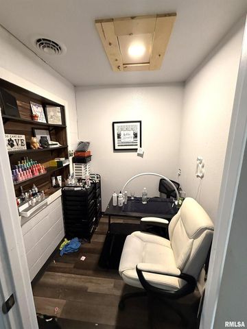 719 11TH Street, De Witt, IA 52742