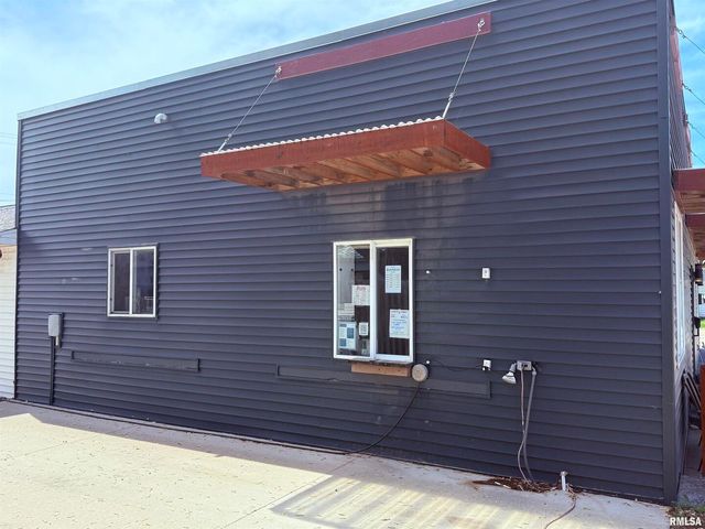 719 11TH Street, De Witt, IA 52742