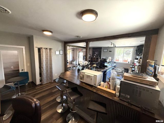 719 11TH Street, De Witt, IA 52742