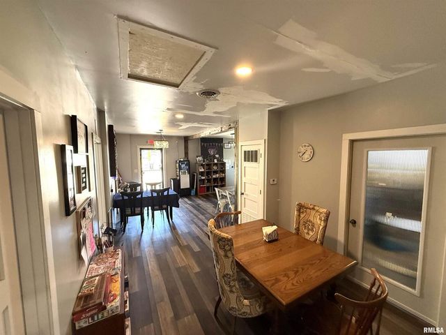 719 11TH Street, De Witt, IA 52742