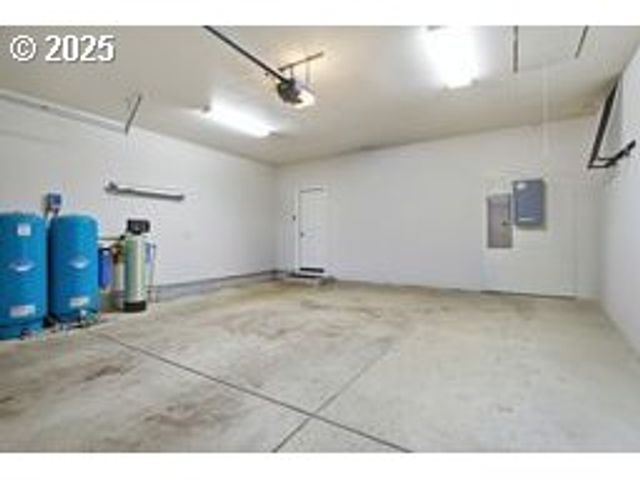 40971 DEERHORN Rd, Springfield, OR 97478