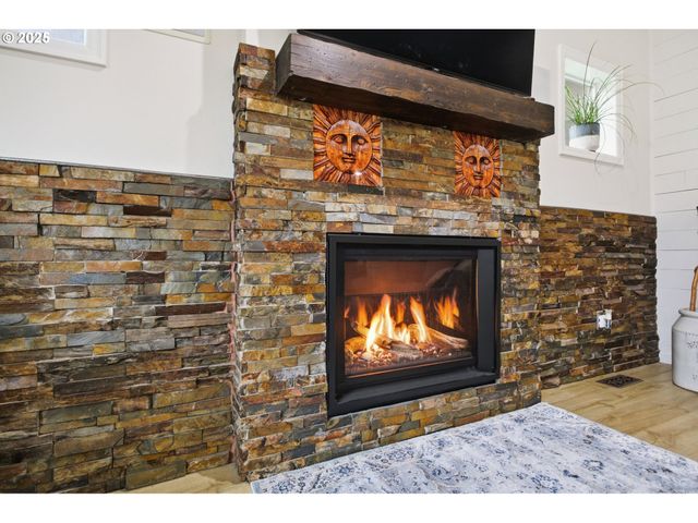 40971 DEERHORN Rd, Springfield, OR 97478