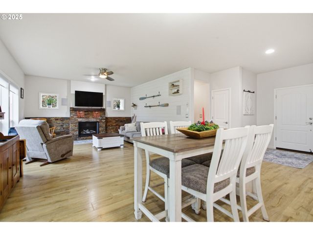 40971 DEERHORN Rd, Springfield, OR 97478