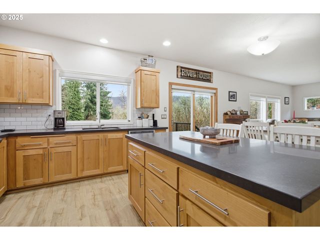 40971 DEERHORN Rd, Springfield, OR 97478