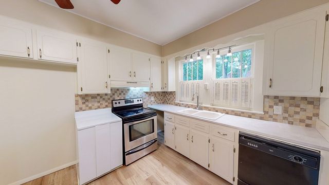 907 S Appletree Street, Dothan, AL 36301