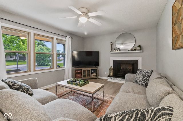 328 Fox Circle, Noblesville, IN 46060