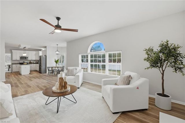 1300 Sasparilla CT, Chesapeake, VA 23320