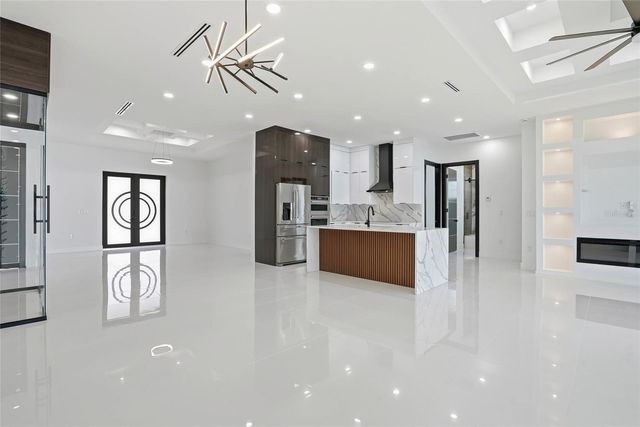 7013 N CLEARVIEW AVENUE, Tampa, FL 33614