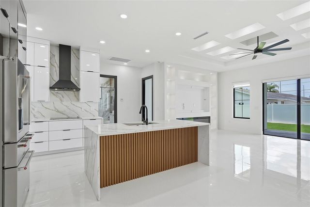 7013 N CLEARVIEW AVENUE, Tampa, FL 33614