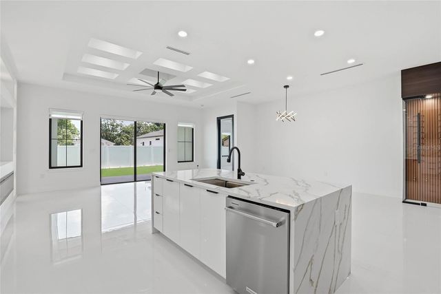7013 N CLEARVIEW AVENUE, Tampa, FL 33614