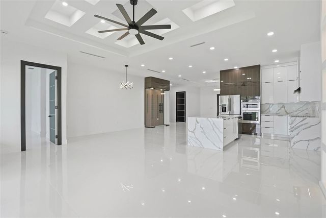 7013 N CLEARVIEW AVENUE, Tampa, FL 33614
