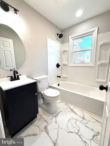 100 MOUL AVE, Hanover, PA 17331