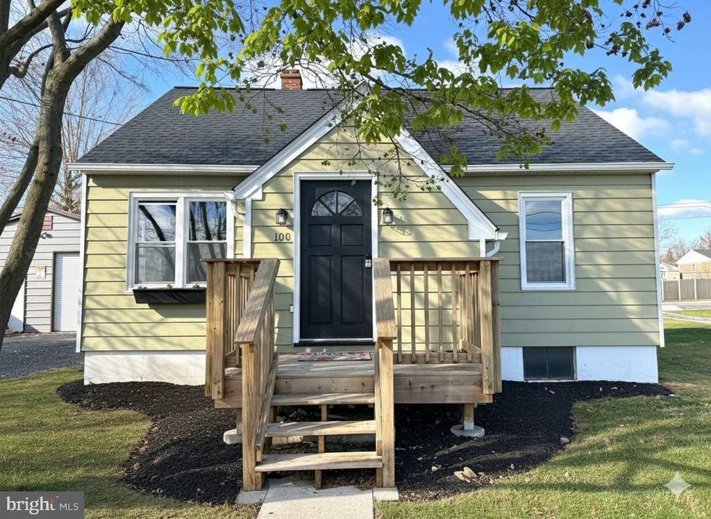 100 MOUL AVE, Hanover, PA 17331