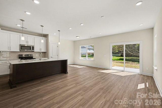 562 W Wilson Avenue, Mooresville, NC 28115