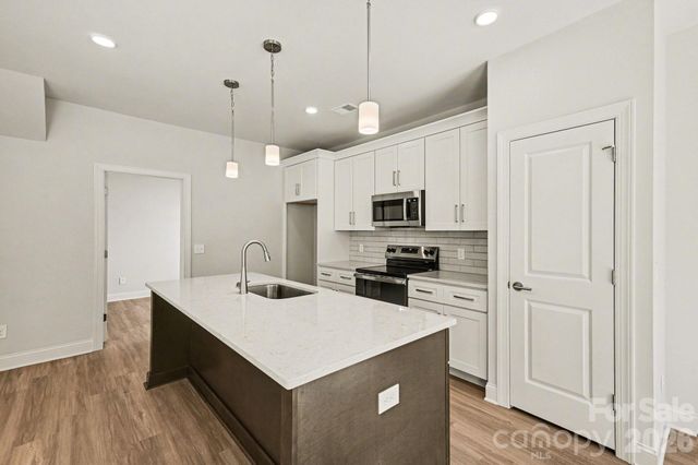 562 W Wilson Avenue, Mooresville, NC 28115