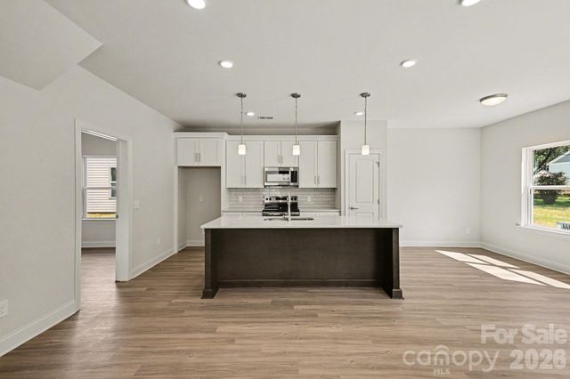 562 W Wilson Avenue, Mooresville, NC 28115