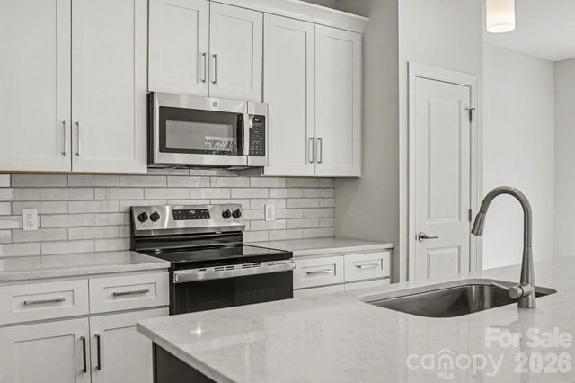 562 W Wilson Avenue, Mooresville, NC 28115