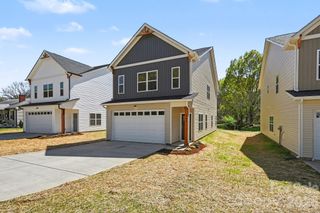 562 W Wilson Avenue, Mooresville, NC 28115