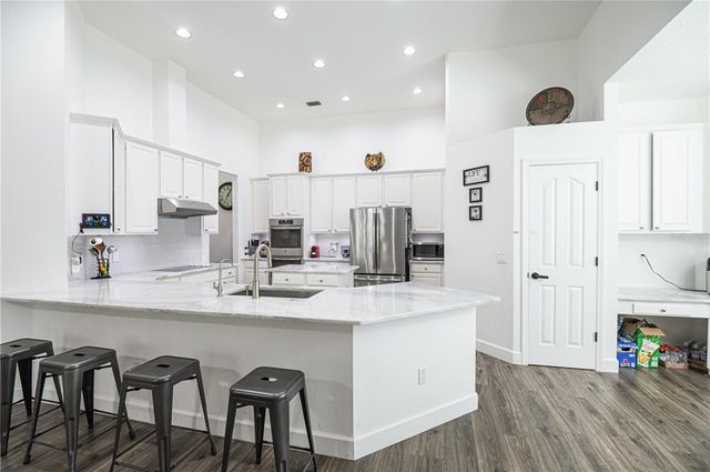 6120 CEZANNE AVENUE, Lutz, FL 33558
