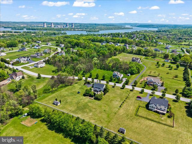 15 HUNTERS CHASE, Etters, PA 17319