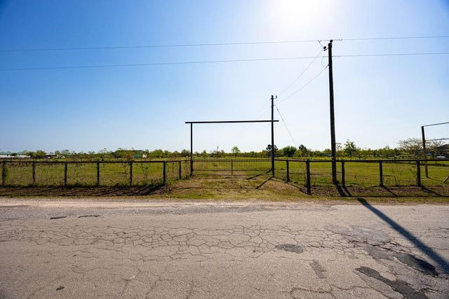 1686 County Road 615, Dayton, TX 77535