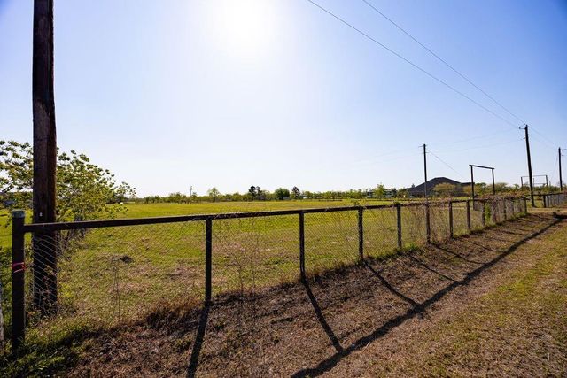 1686 County Road 615, Dayton, TX 77535