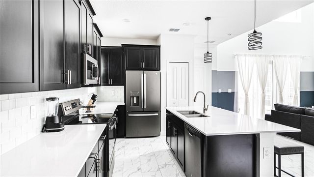 989 LEADER STREET, Davenport, FL 33896
