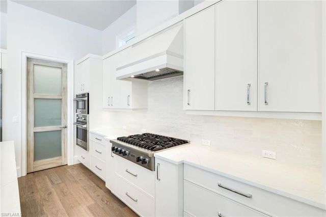 16716 Enclave CIR, Naples, FL 34110