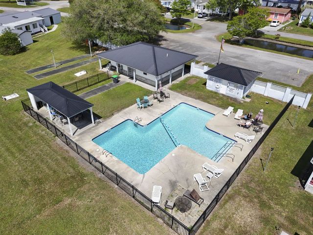 124 Queens Rd., Little River, SC 29566