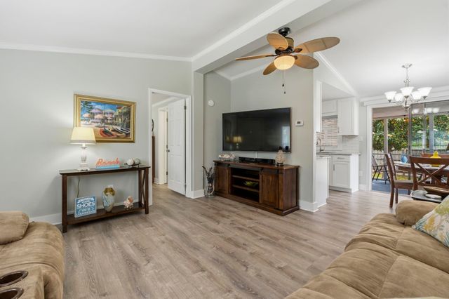 124 Queens Rd., Little River, SC 29566