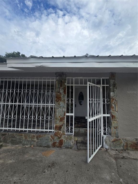 3905 E OSBORNE AVENUE, Tampa, FL 33610