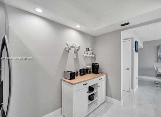 20515 E Country Club Dr 1244, Aventura, FL 33180