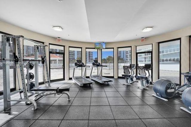 20515 E Country Club Dr 1244, Aventura, FL 33180