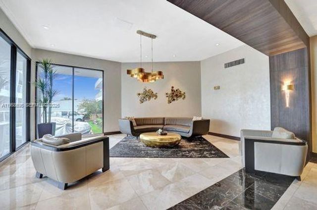 20515 E Country Club Dr 1244, Aventura, FL 33180