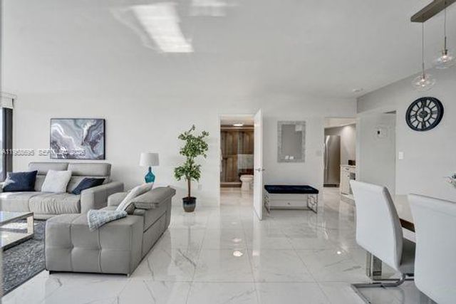 20515 E Country Club Dr 1244, Aventura, FL 33180