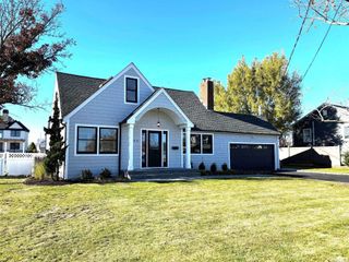 188 Sequams Lane Cen, West Islip, NY 11795