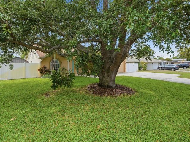 2310 39TH AVENUE N, St Petersburg, FL 33714