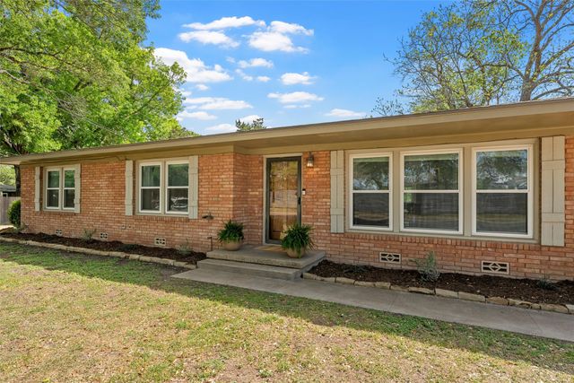 2306 Oak Cliff Drive, Waco, TX 76710