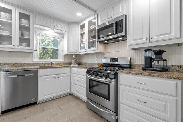 2306 Oak Cliff Drive, Waco, TX 76710