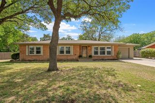 2306 Oak Cliff Drive, Waco, TX 76710