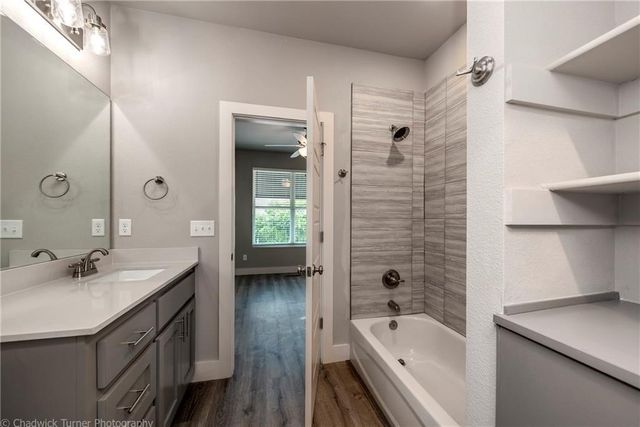 1512 N Gregg Avenue, Fayetteville, AR 72703