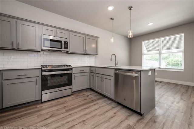 1512 N Gregg Avenue, Fayetteville, AR 72703