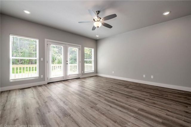 1512 N Gregg Avenue, Fayetteville, AR 72703