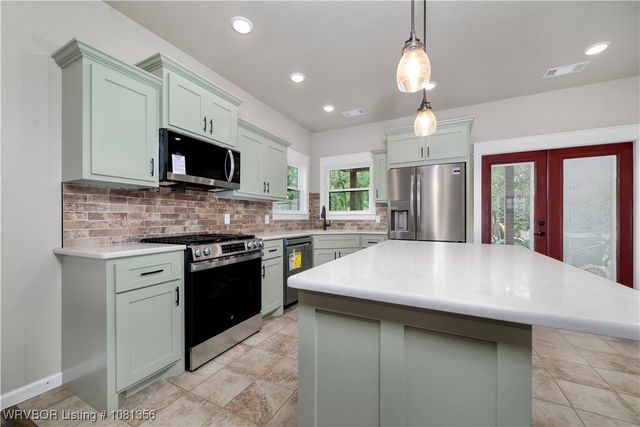 942 Strawberry Lane, Cedarville, AR 72932