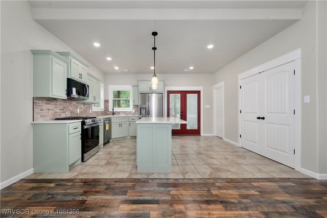 942 Strawberry Lane, Cedarville, AR 72932