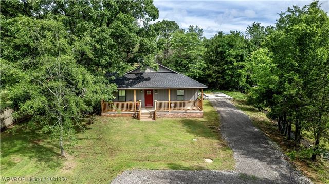 942 Strawberry Lane, Cedarville, AR 72932