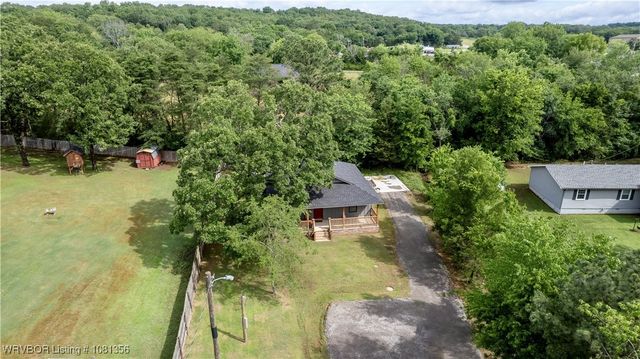 942 Strawberry Lane, Cedarville, AR 72932
