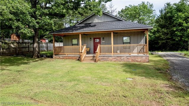 942 Strawberry Lane, Cedarville, AR 72932